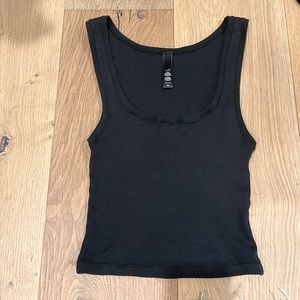 Skims black crop tank